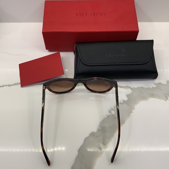 Valentino Sunglasses - Picture 8 of 8